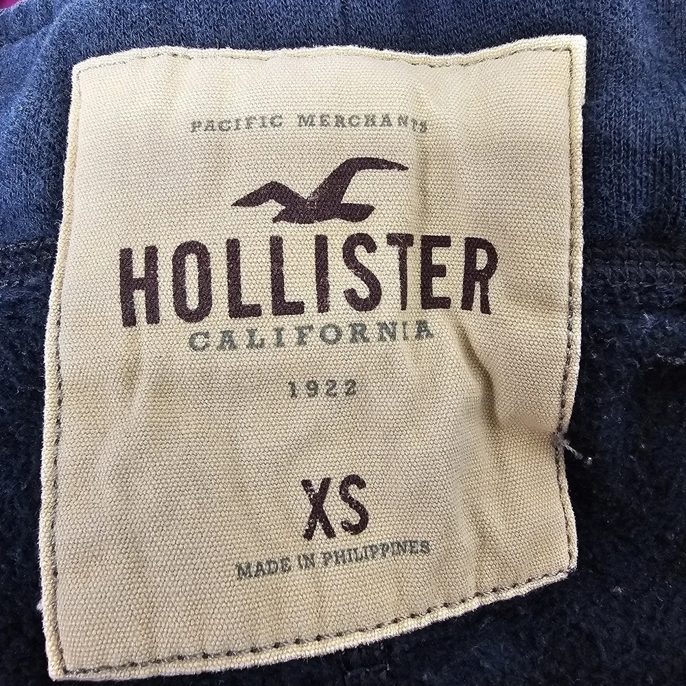 Hollister xs navy blue Hollister est 1922 embroidered left side pocket